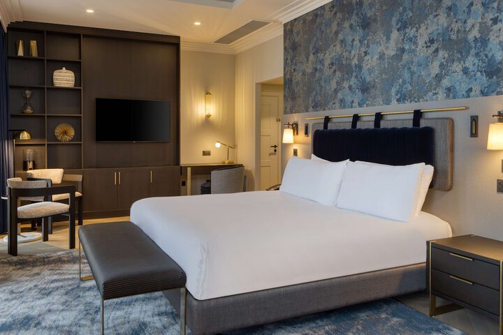 Room 46 of 182