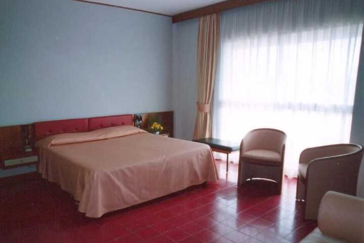 Room 9 of 50