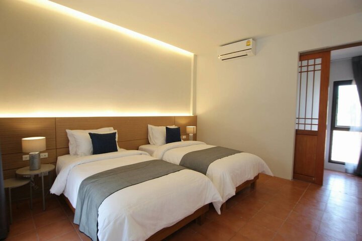 Room 2 of 38