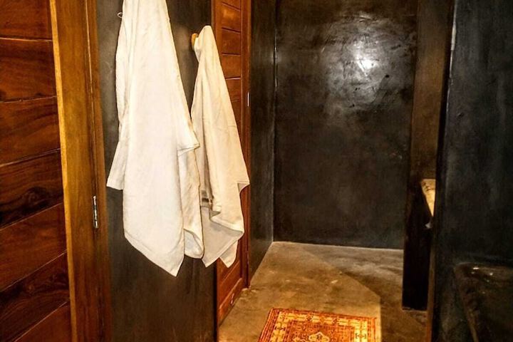 Room 28 of 87