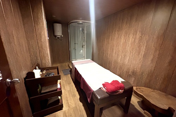 Spa 13 of 34