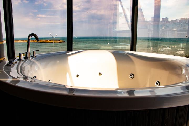 Hot Tub 17 of 41