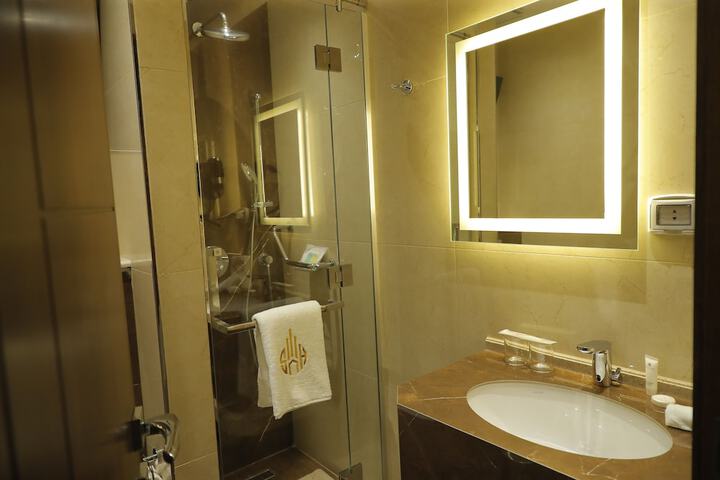 Room 25 of 42