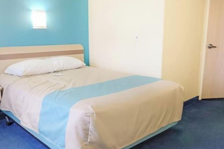 Room 9 of 26