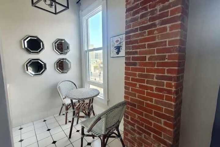 Room 104 of 181