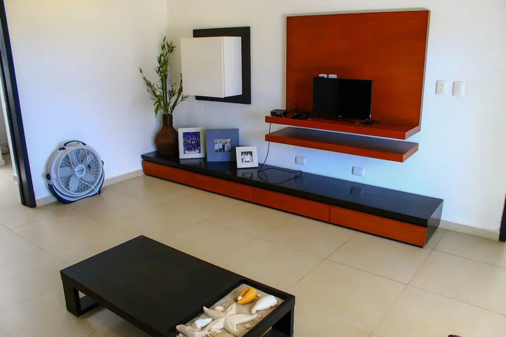 Room 4 of 28