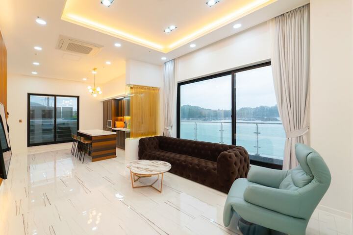 Room 35 of 60
