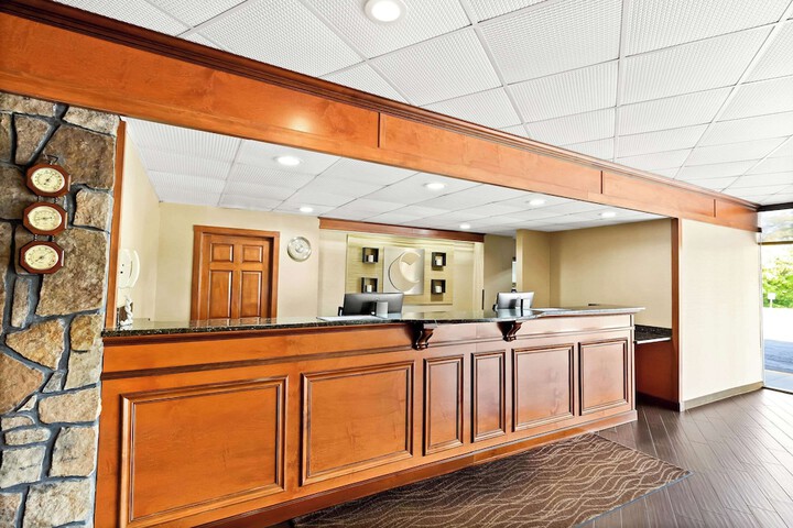 Entrance & Lobby