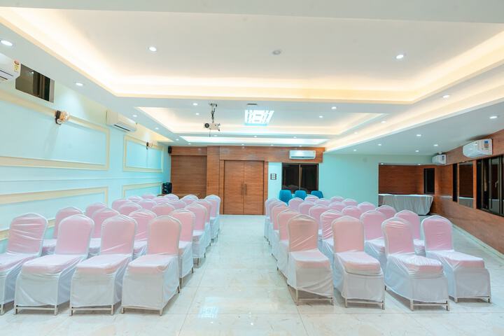 Ballroom/Hall 44 of 51