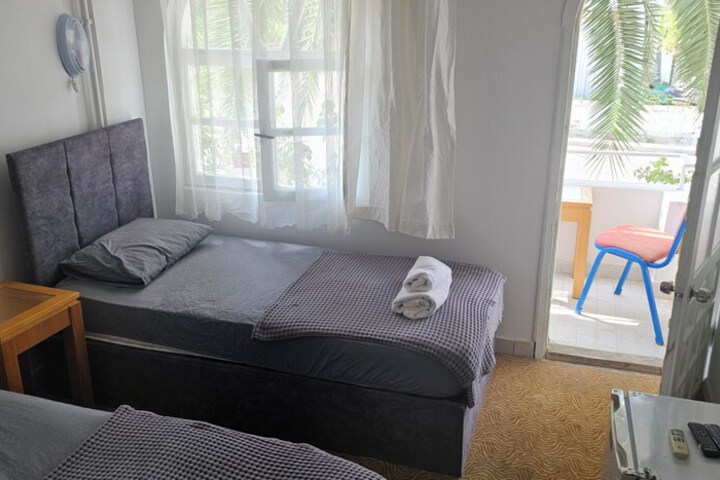 Room 11 of 31