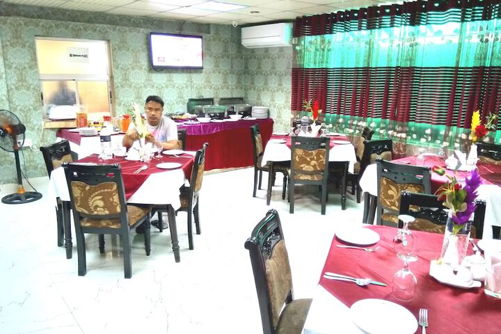 Dining 39 of 72