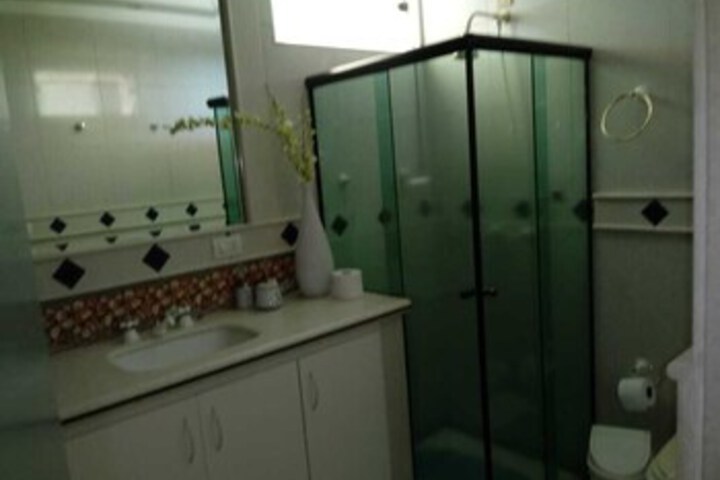 Room 5 of 17
