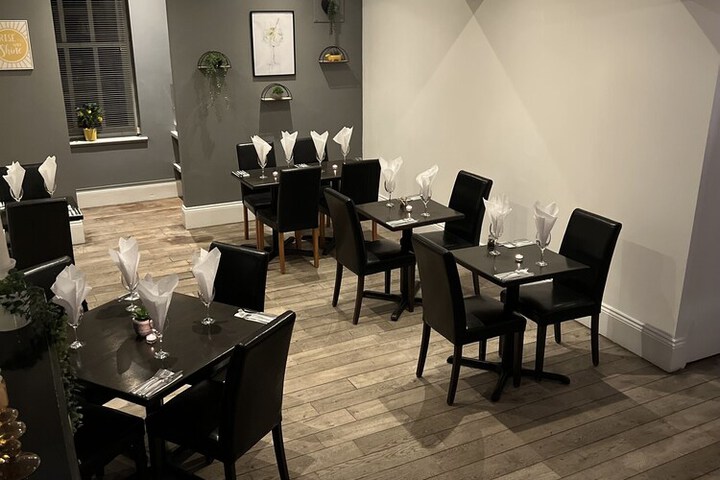 Dining 5 of 12