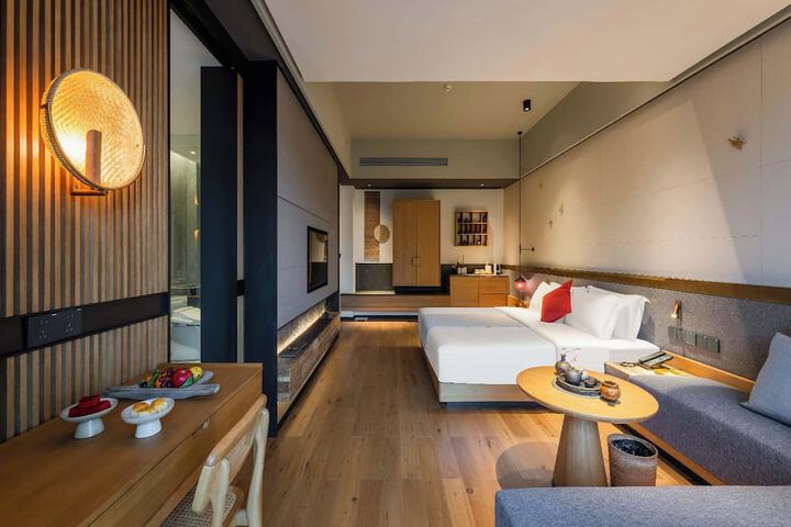 Room 50 of 127