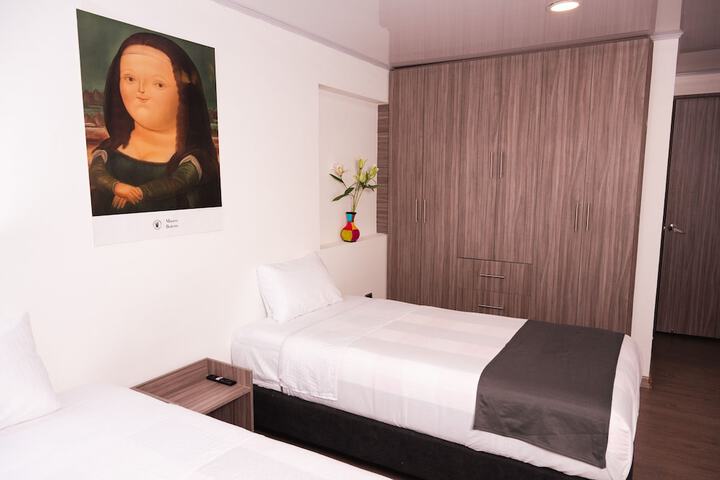 Room 6 of 13
