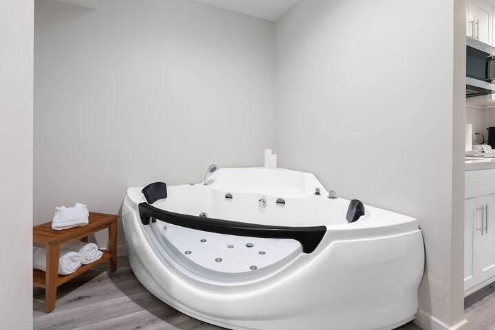 Jetted tub