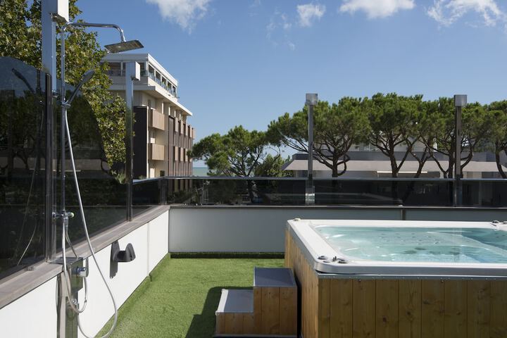 Pool 93 of 169