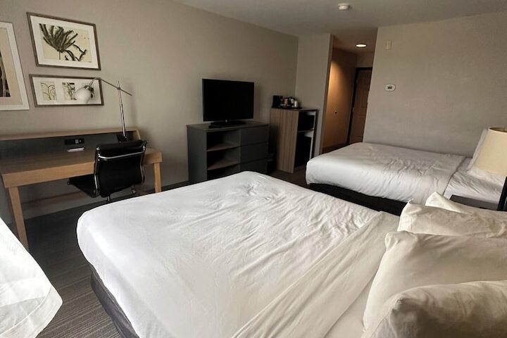 2 Queen Beds (6 of 8)