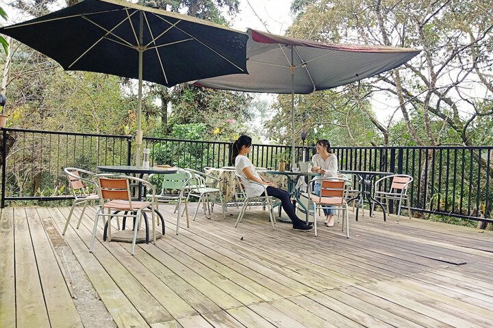 Sundeck 1 of 9