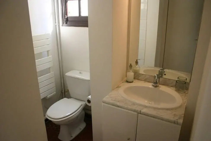 Room 6 of 11