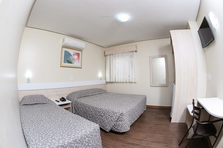 Room 10 of 31