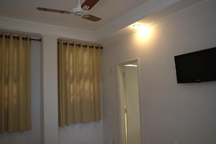 Room 5 of 27