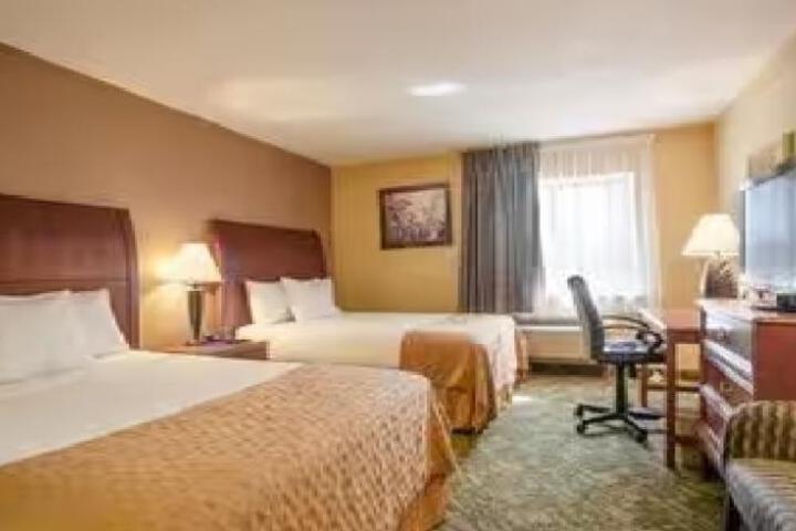 1 Queen Bed Accessible Shower (7 of 7)