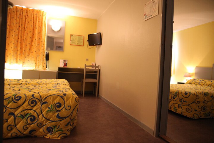 Room 11 of 29