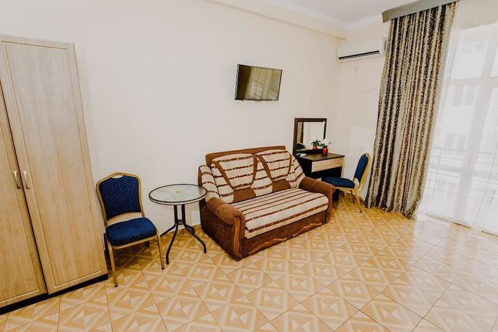 Room 4 of 36