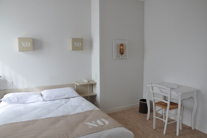 Room 4 of 34