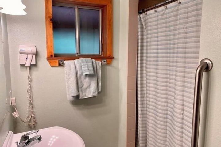 Room 46 of 61