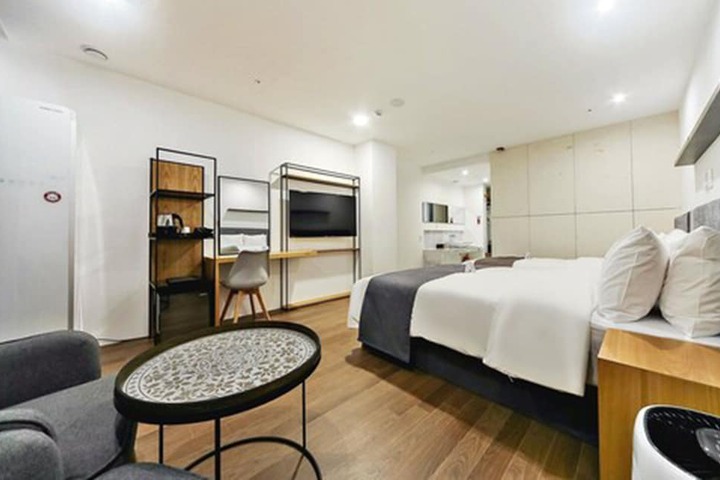 Room 16 of 78