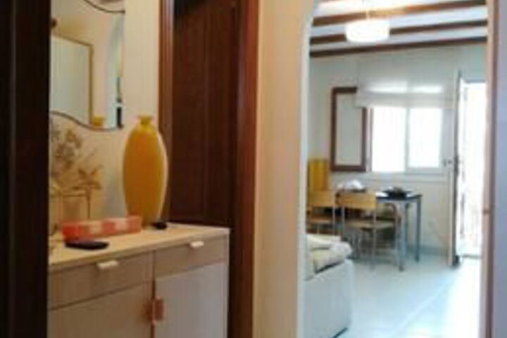 Room 9 of 18