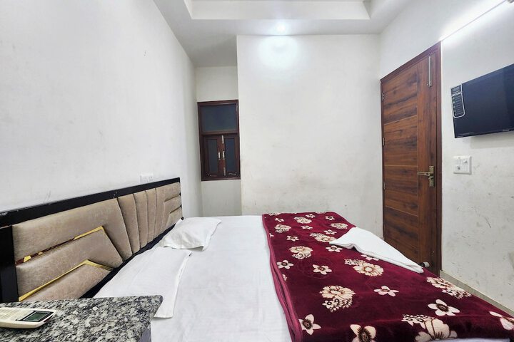 Room 14 of 28