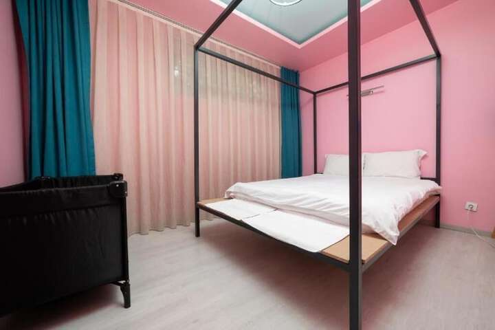 Room 7 of 27