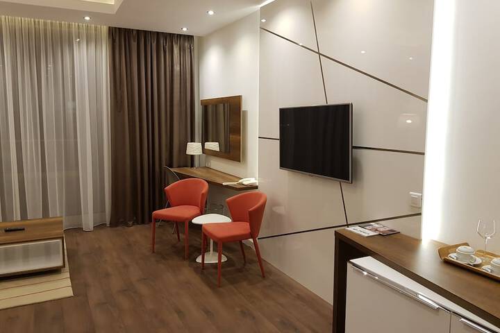 Room 10 of 140