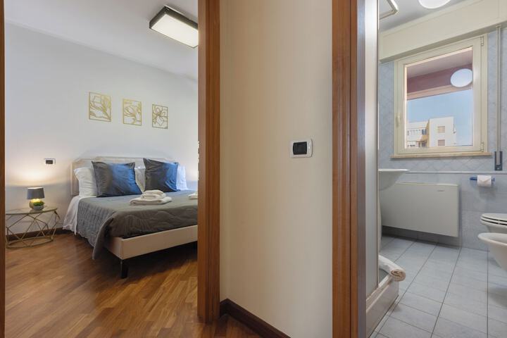 Room 11 of 32
