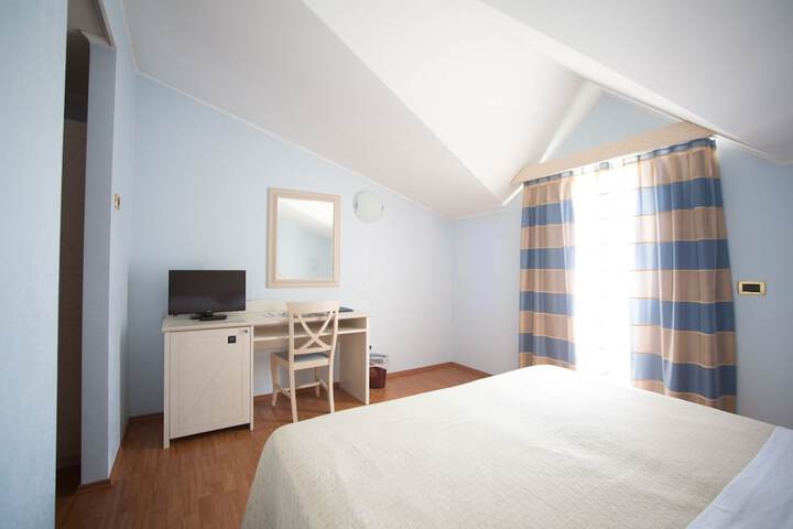 Room 22 of 78