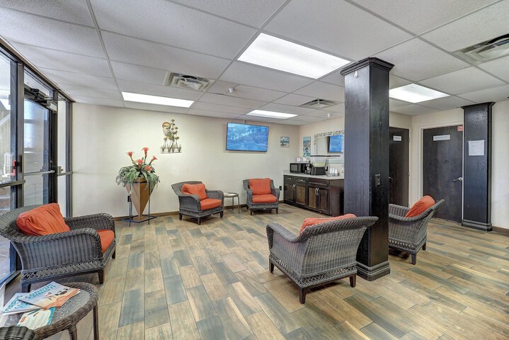 Lobby lounge