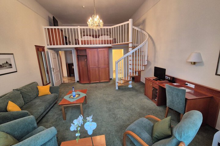Room 18 of 33