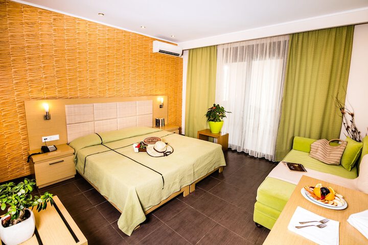 Room 16 of 53