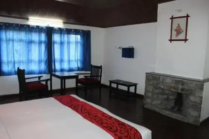 Room 4 of 12