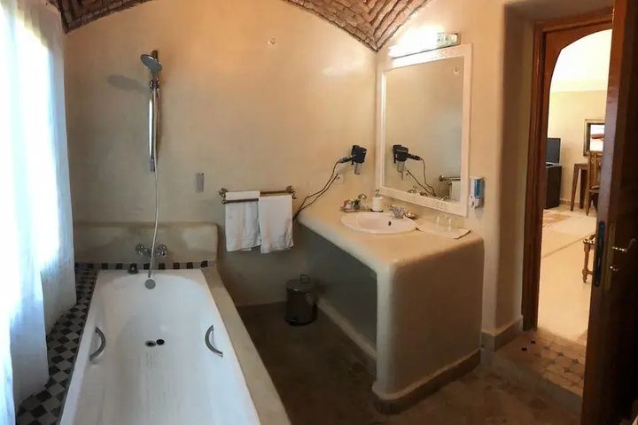 Room 9 of 11