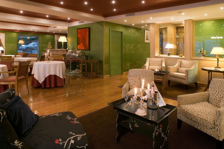 Lounge 71 of 91