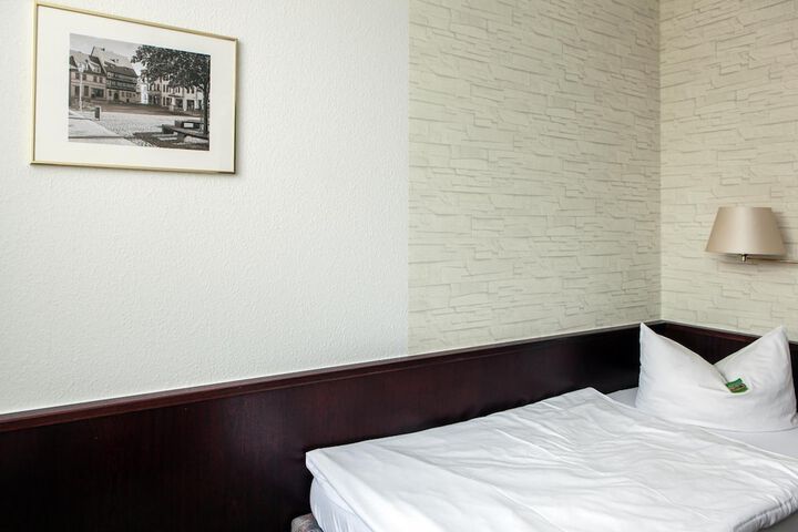 Room 21 of 48