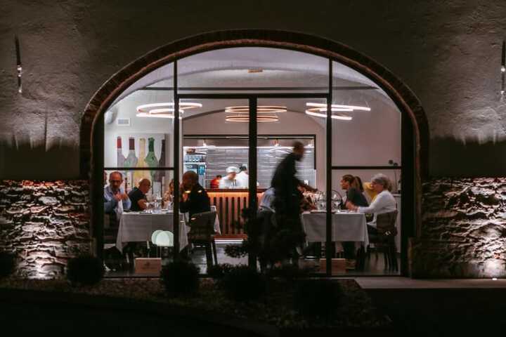 Dining 13 of 17