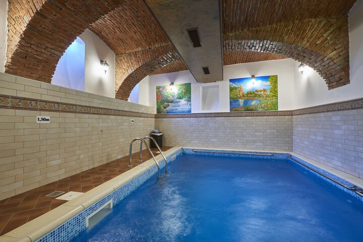 Pool 30 of 83
