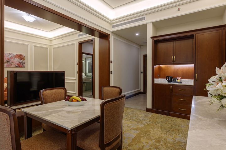 Room 42 of 100