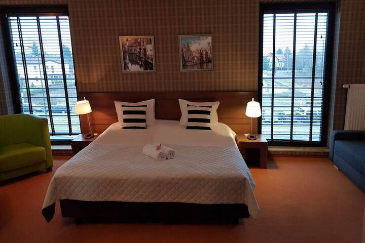 Room 8 of 47