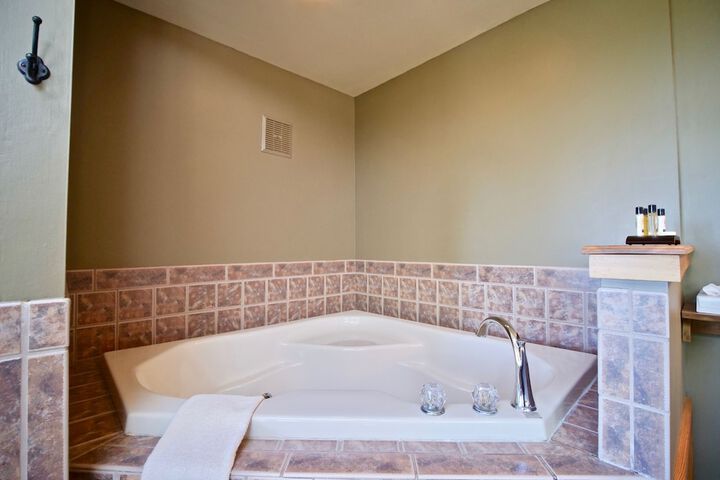 Hot Tub 34 of 62